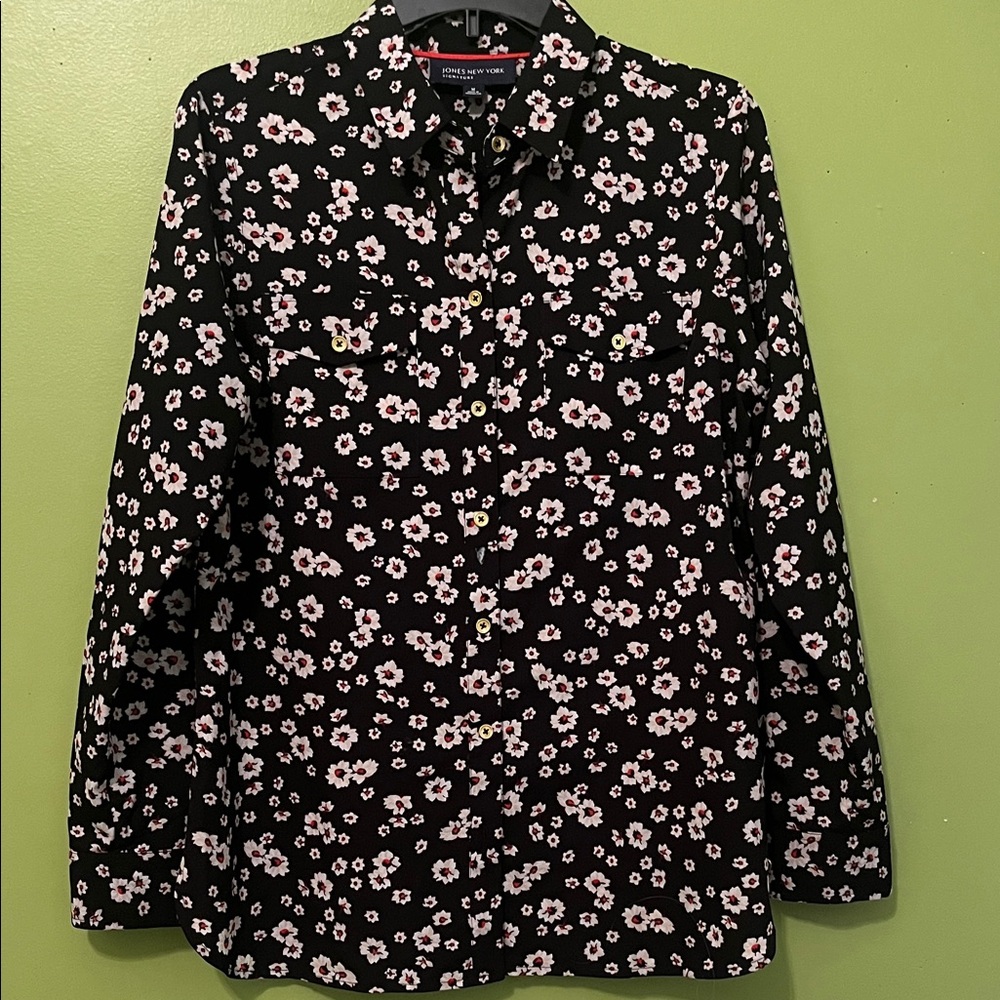 EUC Jones New York brand long-sleeve floral blouse